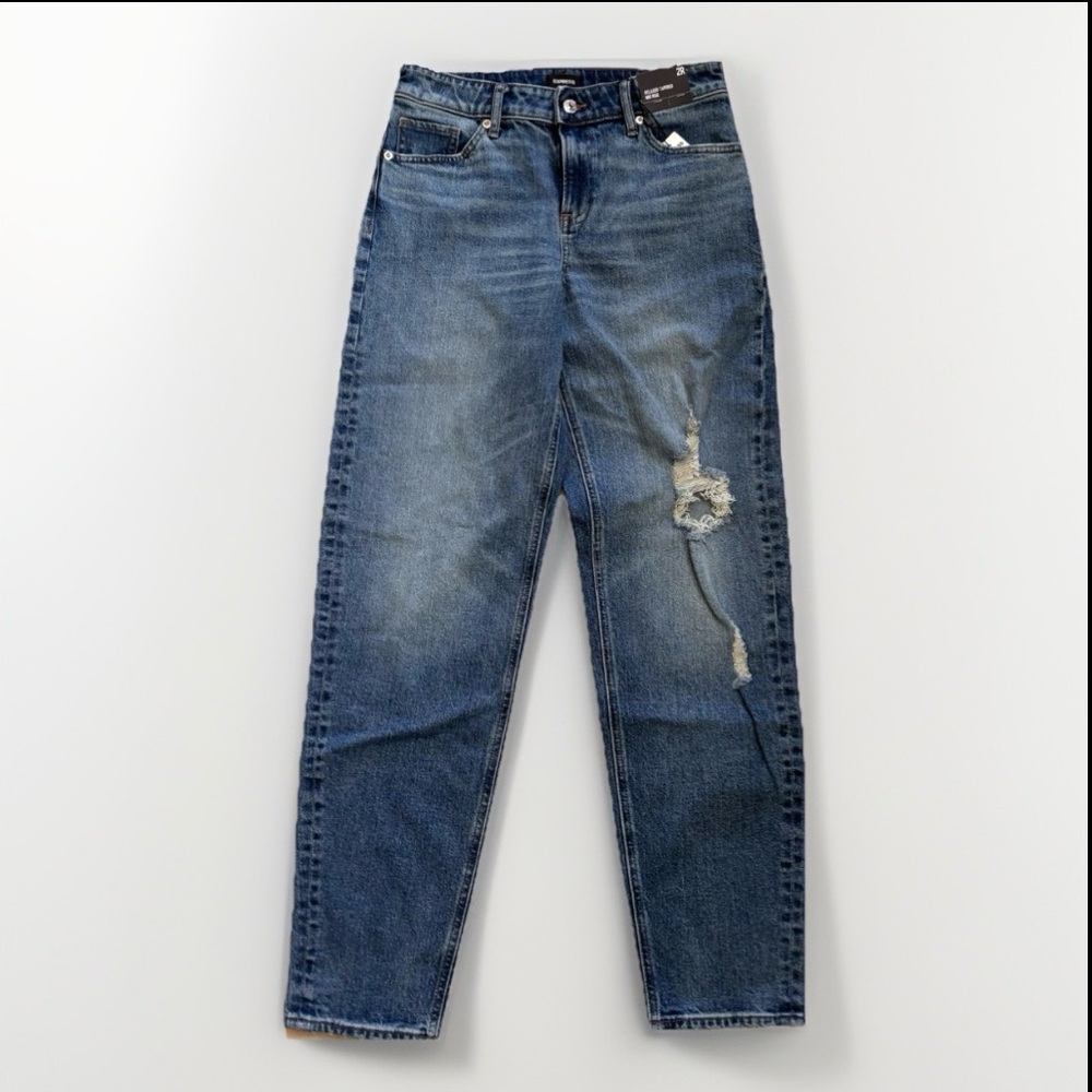 NWTExpress Relaxed Tapered Mid Rise Straight BluE Jeans Womens SZ 2R Distressed